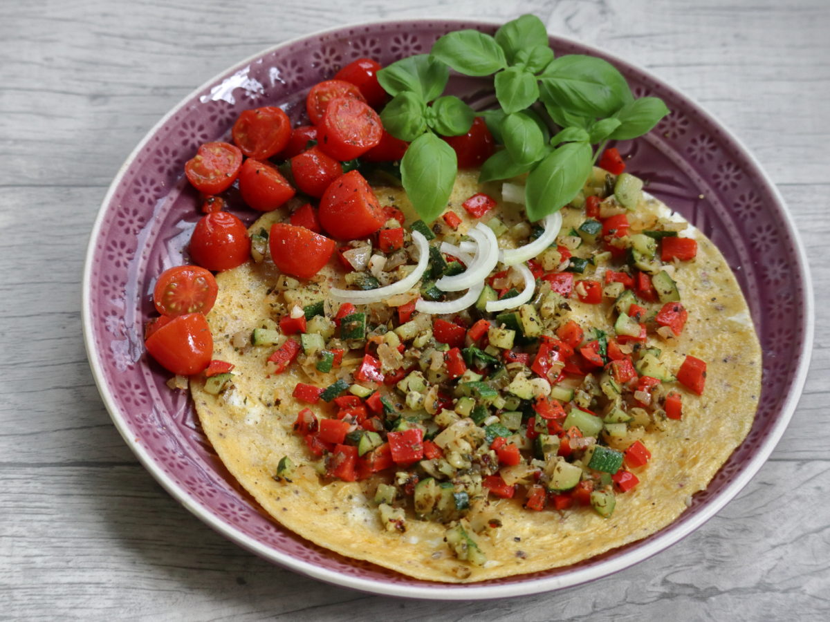 Mediterranes Gemüse-Omelett – VeggieCarb